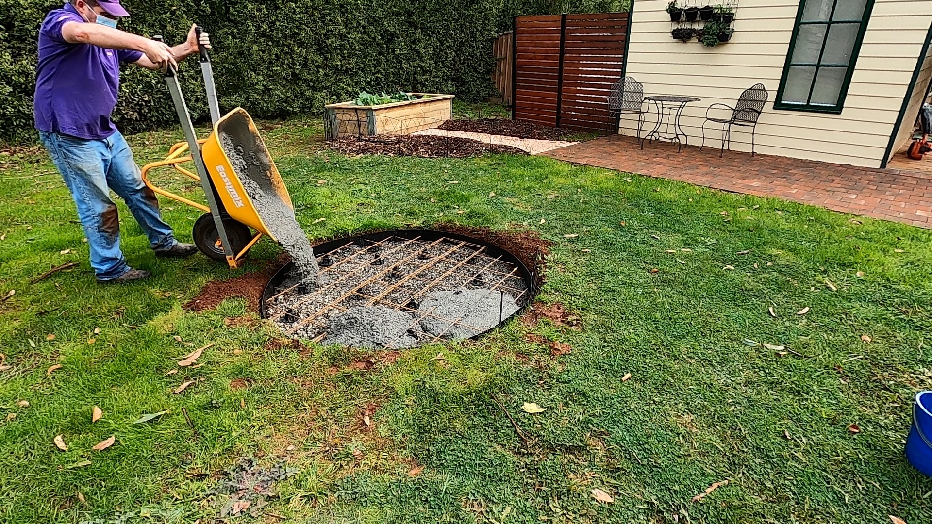 How to build a fire pit (base) for your yard pour concrete into pit